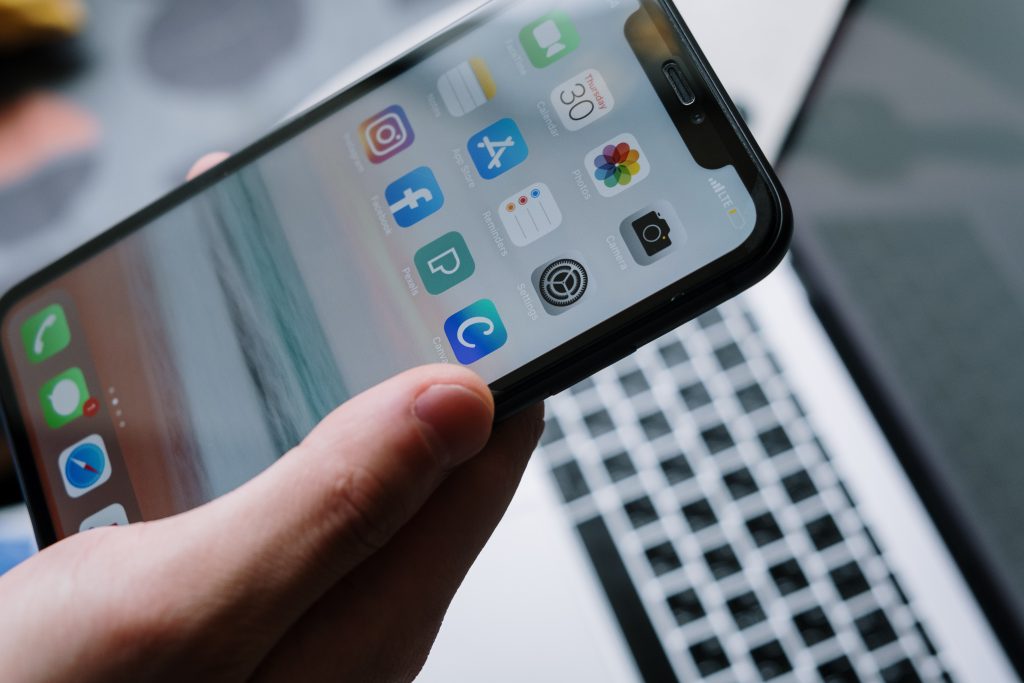 Kaip ištrinti viską iš iPhone?