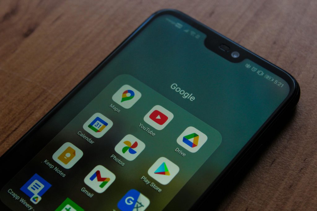 Kaip prisijungti prie Google paskyros telefone?